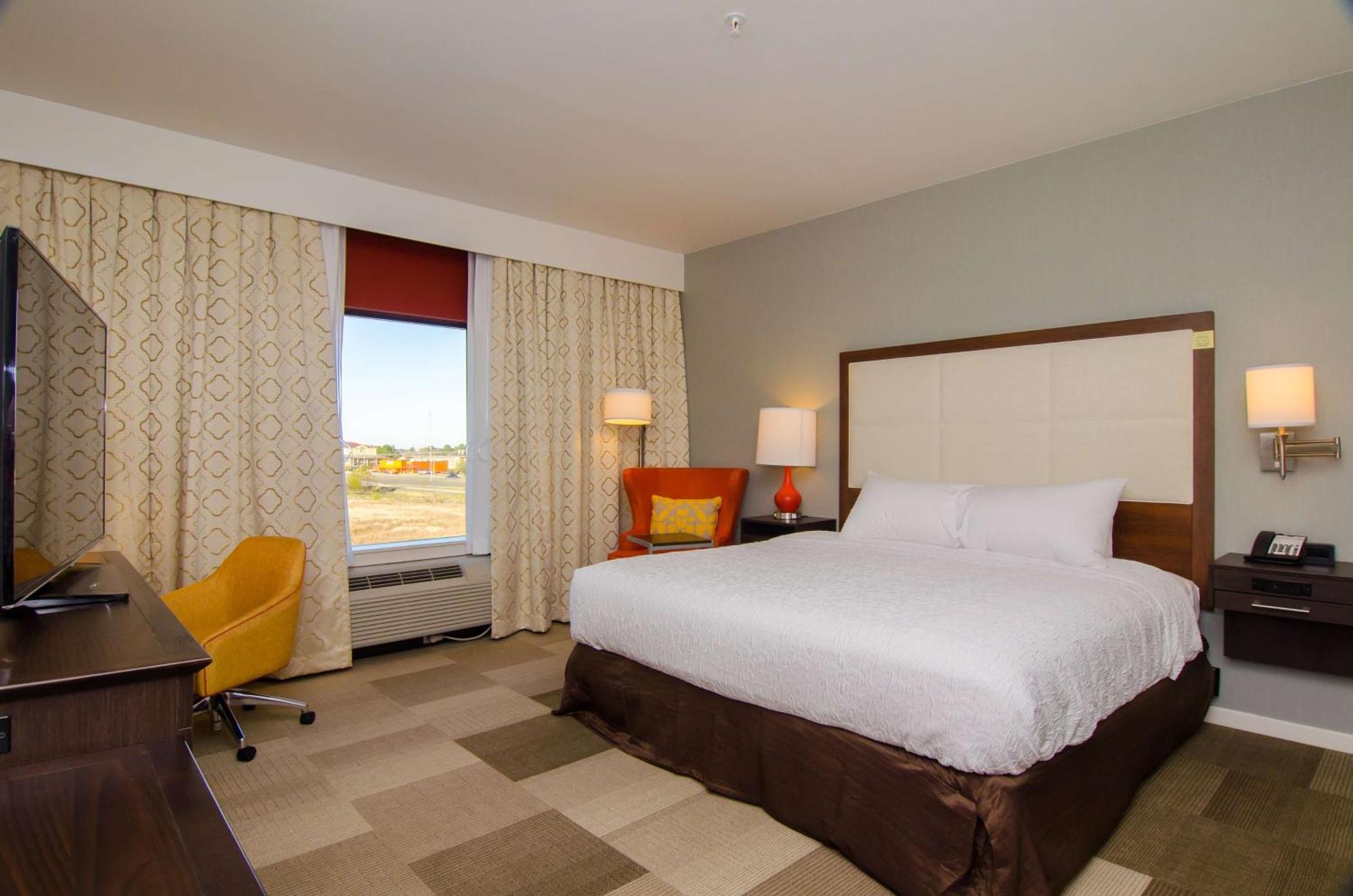 Hampton & Hotel 3*