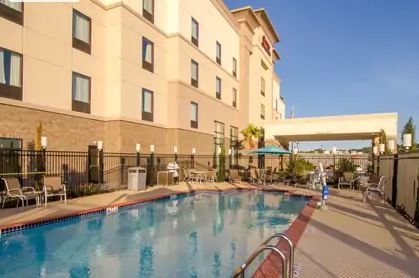 Hampton & Hotel