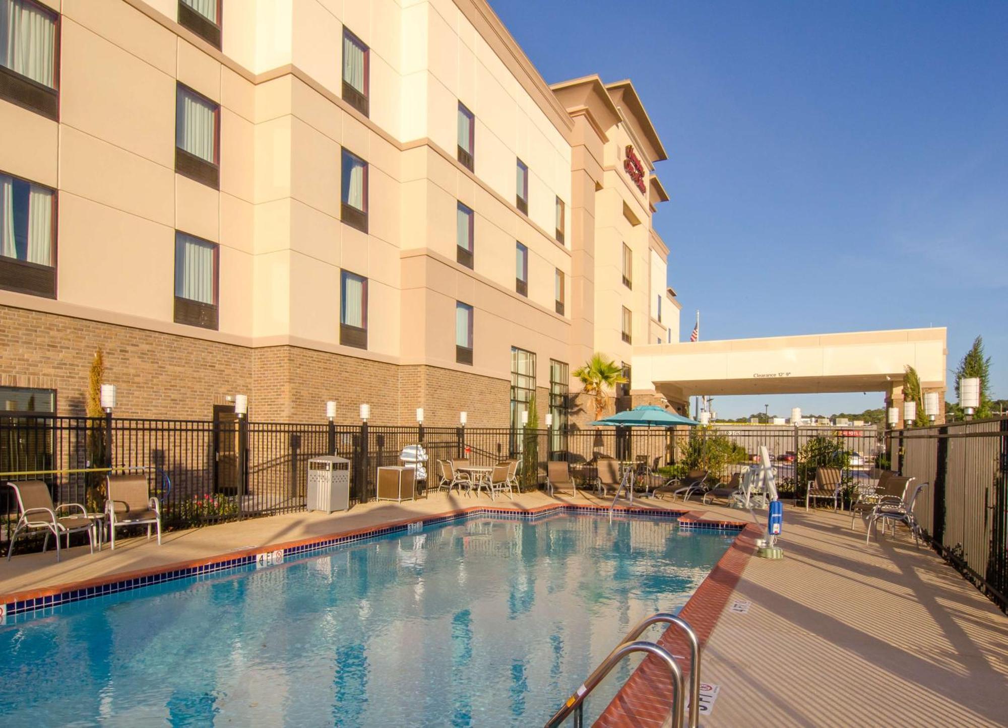 Hampton & Hotel